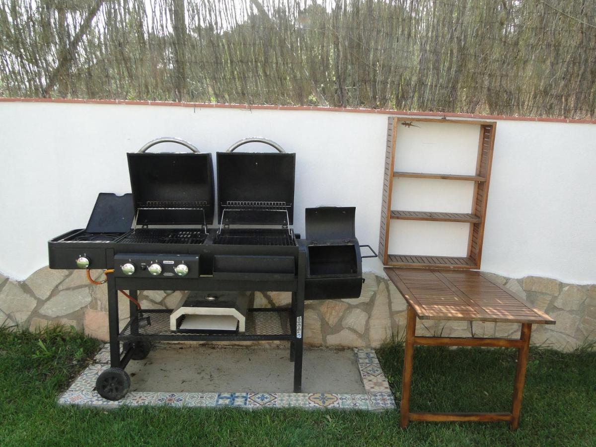 Detached Villa For 6 People In Lloret De Mar With Comunal Outdoor Swimming Pool Puigventos Экстерьер фото