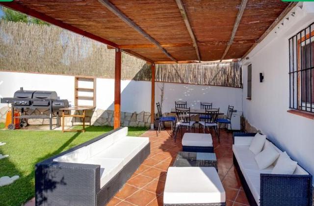 Detached Villa For 6 People In Lloret De Mar With Comunal Outdoor Swimming Pool Puigventos Экстерьер фото